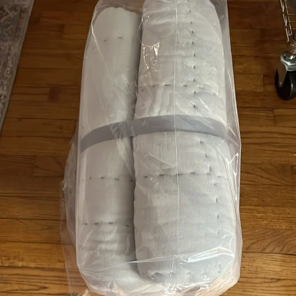 Anthropologie Reversible Airy Gauze Quilt Queen NWT